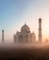 Fototapeta premium TAJ MAHAL SIDE VIEW ORANGE SUNRISE FOG