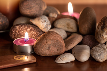 Obraz na płótnie Canvas energetic stones, soft light and aromatic candles for yoga session
