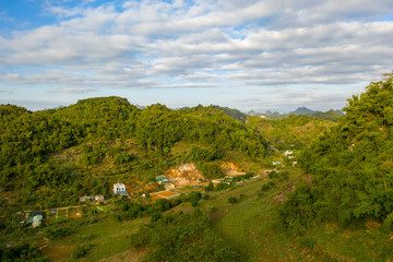 Montagnes au nord du Vietnam avec des villages