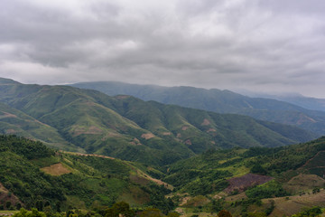 Vue sur les montagnes vietnamiennes du Nord