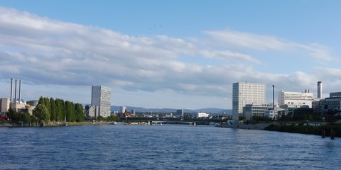 Fototapeta premium river skyline Basel