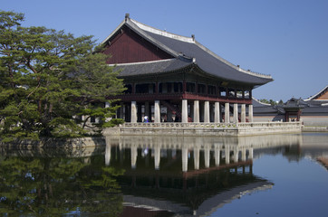 Fototapeta na wymiar korean old pavilion in palace. it's national treasure.