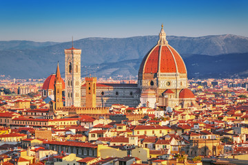 Fototapeta na wymiar Sunrise view on hart of amazing Florence city and the Cathedral Santa Maria del Fiore at sunrise, Florence, Italy