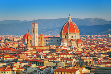 Fototapeta na wymiar Sunrise view on hart of amazing Florence city and the Cathedral Santa Maria del Fiore at sunrise, Florence, Italy