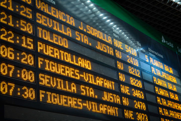 Pantalla de información de salida de trenes Renfe Adif