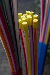 Bunte Kabel - Glasfaser für schnelles Internet