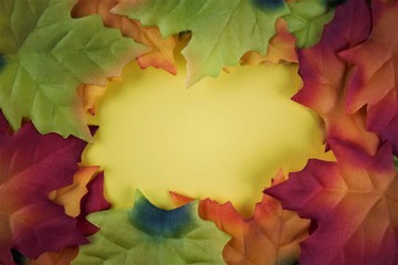 Obraz na płótnie Canvas autumn leaves on wooden background