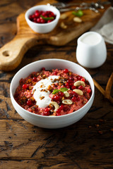 Cranberry oatmeal porridge with cashew