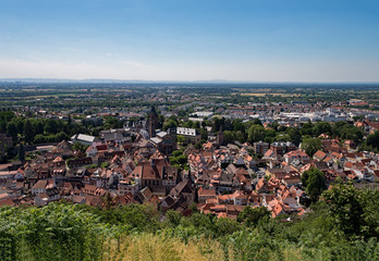 Blick auf die Altstadt von Weinheim an der Bergstraße in Baden-Württemberg, Deutschland 