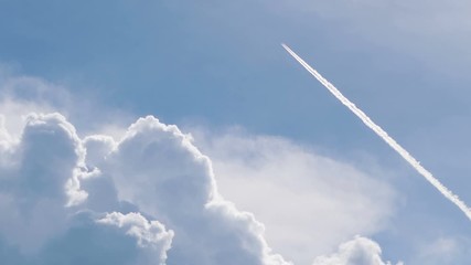 Airplane flying and passing the skyline in 4k 