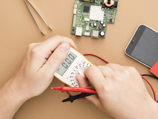 Setting a multimeter for diagnosing