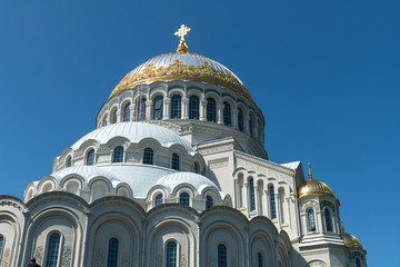 Fototapeta na wymiar Marine Dom Sankt Nikolaus in Kronstadt bei Sankt Petersburg, Russland