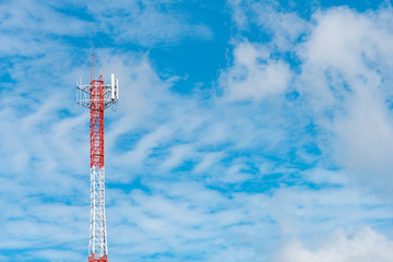 Obraz premium Antenna signal pole