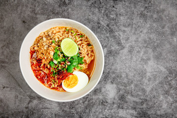 Instant Noodles Tom Yum Minced Pork Flavour