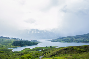 lago calima monatañas agua paisaje monatañas neblina 