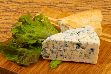 Blue cheese  with salad leaves