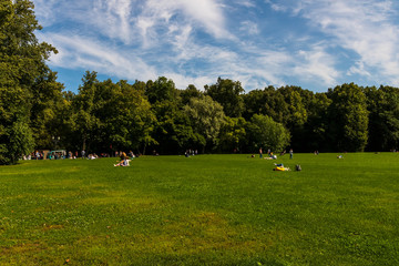 Fototapeta na wymiar green city park during a sunny day , place of urban rest for citizens in a holyday with fine weather