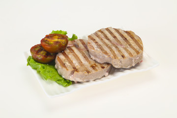 Grilled tuna steak with kumato