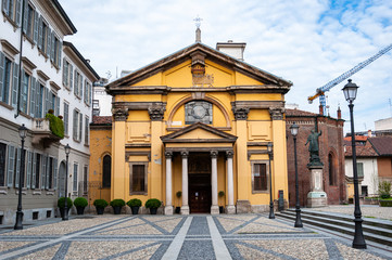 The church of Santa Maria Podone is a place of Greek Orthodox worship in Milan located in Piazza Borromeo 6, in the historic center, a few steps from the Cordusio