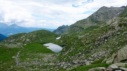 Bergsee in den Südtiroler Alpen im Hochgebirge