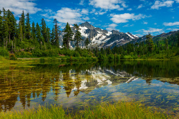 Fototapeta na wymiar Picture Lake with Mt. Shuksan, Washington state. Picture Lake is the centerpiece of a strikingly beautiful landscape in the Heather Meadows area of the Mt. Baker-Snoqualmie National Forest.