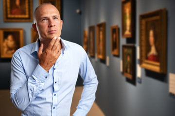 Fototapeta premium visitor looking pictures in art gallery