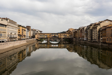 Ponte Vecchio, atractivo turístico en Florencia.