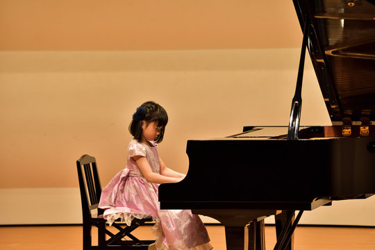 ピアノ発表会 の画像 1 594 件の Stock 写真 ベクターおよびビデオ Adobe Stock