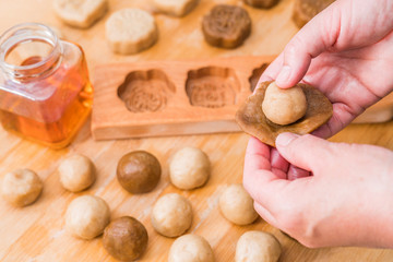 Making process of delicious moon cakes for Mid-Autumn Festival in China