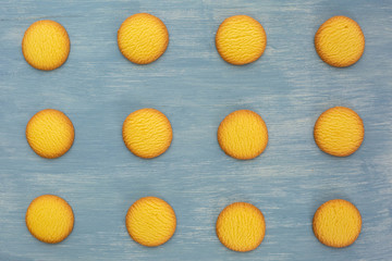 クッキーと水色の板