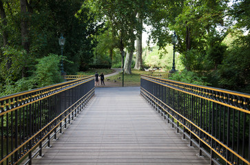 Obraz premium goldene Brücke im Hofgarten Düsseldorf