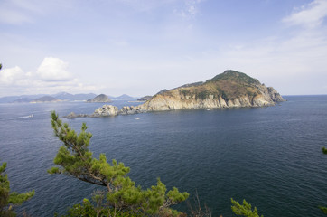 Fototapeta premium blue sea and islands on blue sky