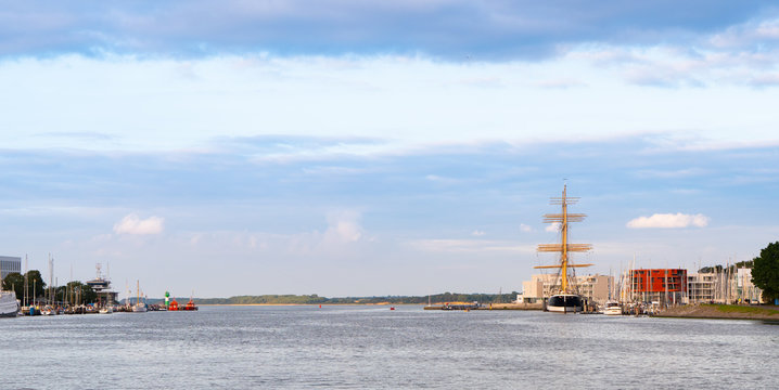 Trave Travem&uuml;nde Priwall mit Passat