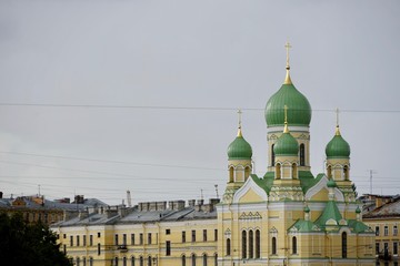 Fototapeta na wymiar Blick auf die Kirche des Heiligen Isidor in Sankt Petersburg