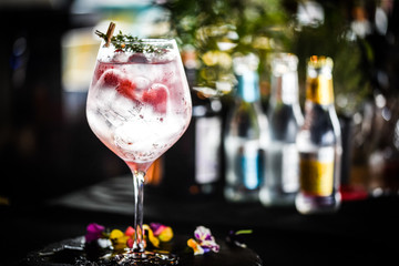 tonic gin with  fresh raspberry and rosemarie plant - obrazy, fototapety, plakaty