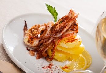 Roasted squid legs with lemon
