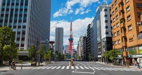 Deurstickers  Tokyo tower in the city © leungchopan