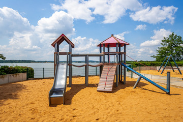 Spielplatz am Altmühlsee, Bayern, Deutschland 