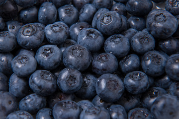  Clean freshly picked blueberries - close up studio shot. ( Ingredients:  Antioxidants , Vitamin C, Antioxidant)