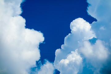 Obraz premium summer dark blue sky soft cloud white huge heap cloud sunshine