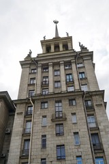 Fototapeta na wymiar Sozialistisch-Klassizistischer Turm am Moskauer Prospekt in Sankt Petersburg