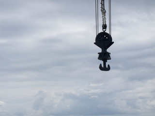 gancho con nubes al fondo