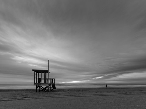 Caseta de guardavidas en la playa