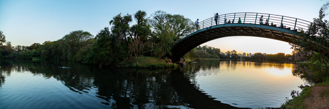 Ponte de Ferro no Parque Ibirapuera em S&atilde;o Paulo, Brasil