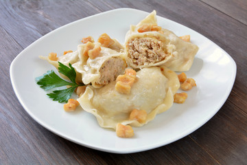 pierogi z kapustą i mięsem