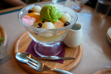 カフェの白玉あんみつ