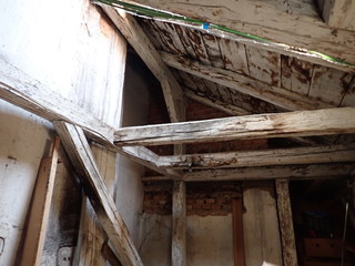 Fototapeta na wymiar old wooden roof beam structure