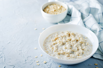 Oatmeal porridge with oats