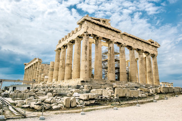Obraz premium Partenon na wzgórzu Akropol w Grecji.