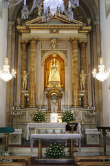 Fototapeta na wymiar interior de la iglesia de la Peregrina en Pontevedra, España